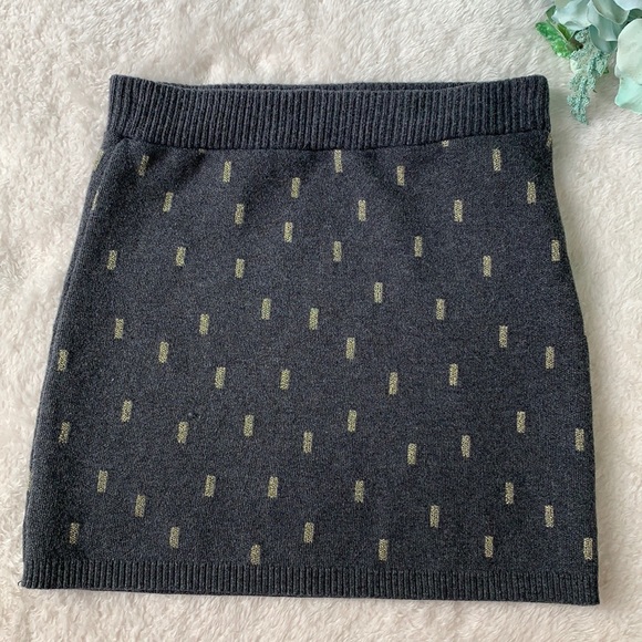 H&M Other - H&M Gray Sweater Skirt 4-6 yrs. Gold Design EUC